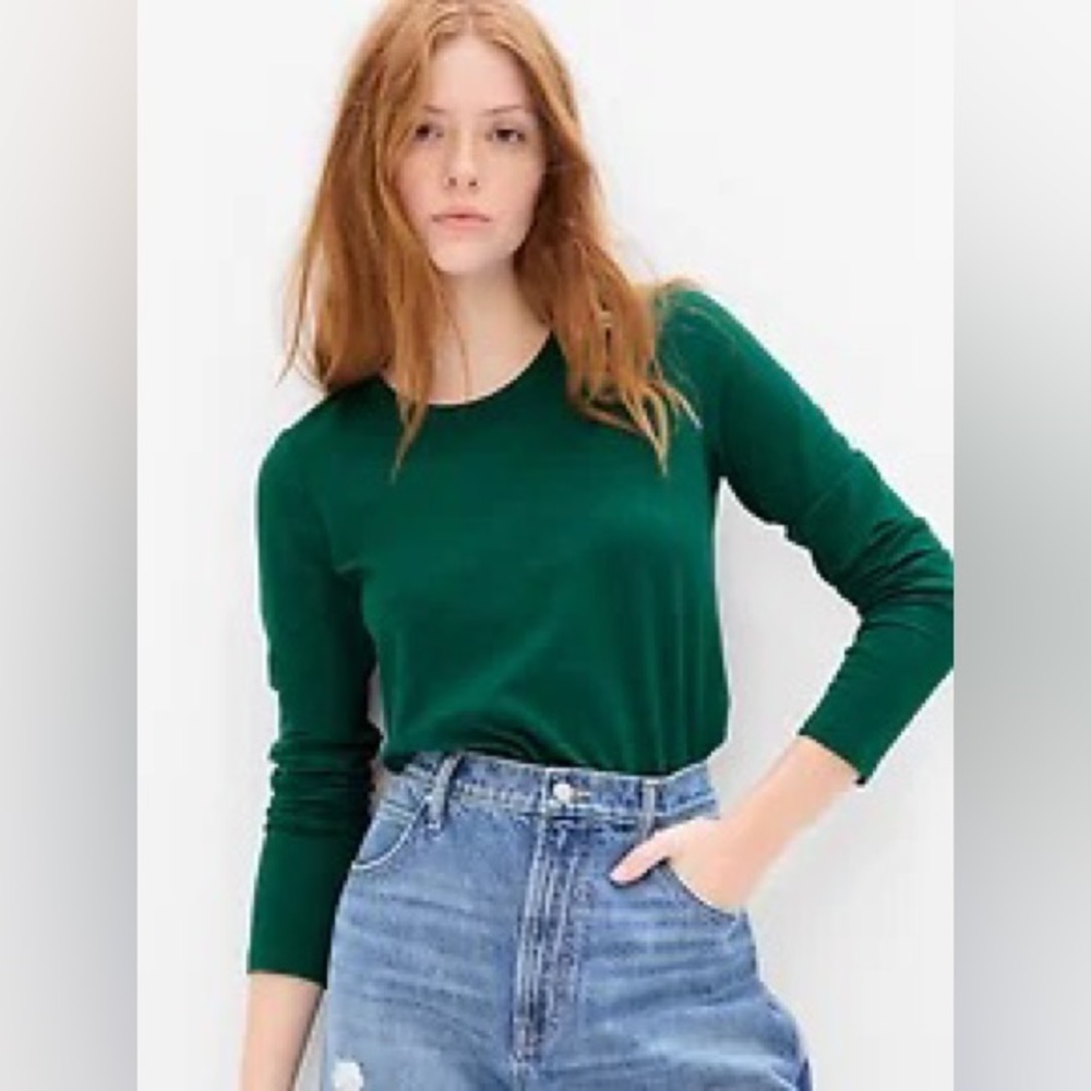 NWT Gap Foreversoft Crewneck Medium